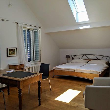Rooms-Zimmer Neuhausen Am Rheinfall Bagian luar foto