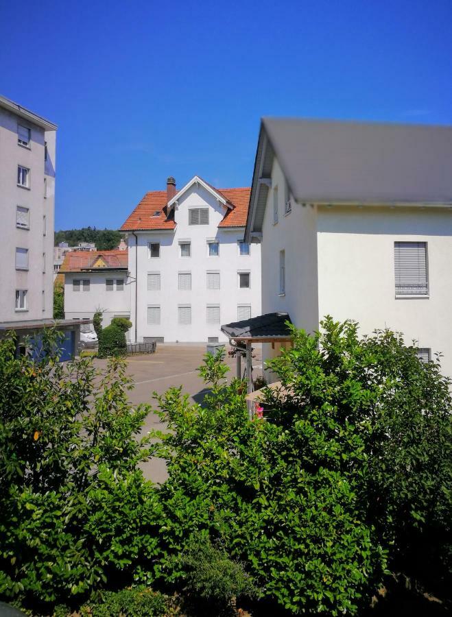 Rooms-Zimmer Neuhausen Am Rheinfall Bagian luar foto
