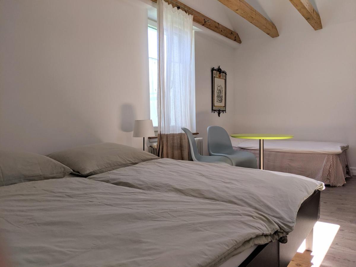 Rooms-Zimmer Neuhausen Am Rheinfall Bagian luar foto