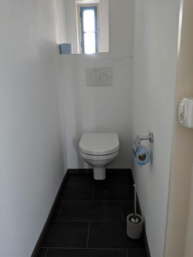 Rooms-Zimmer Neuhausen Am Rheinfall Bagian luar foto