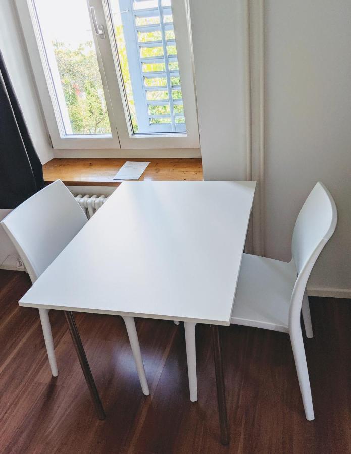 Rooms-Zimmer Neuhausen Am Rheinfall Bagian luar foto